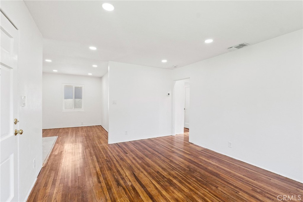 MLS #OC25182001 image #11