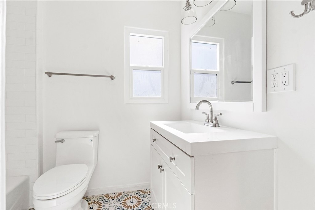 MLS #OC25182001 image #15