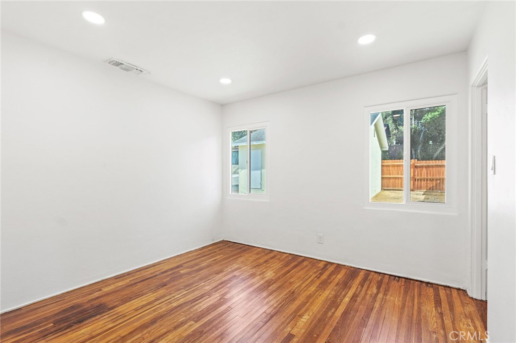 MLS #OC25182001 image #17