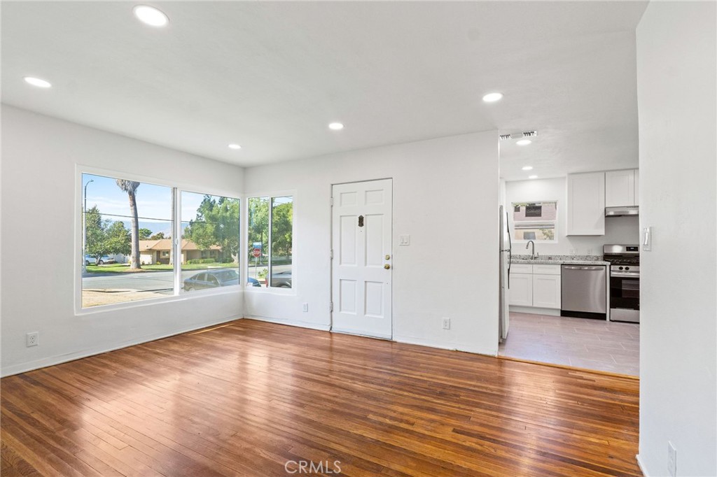 MLS #OC25182001 image #4