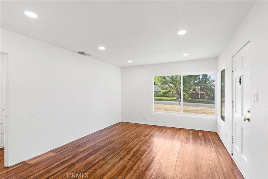 MLS #OC25182001 image #5