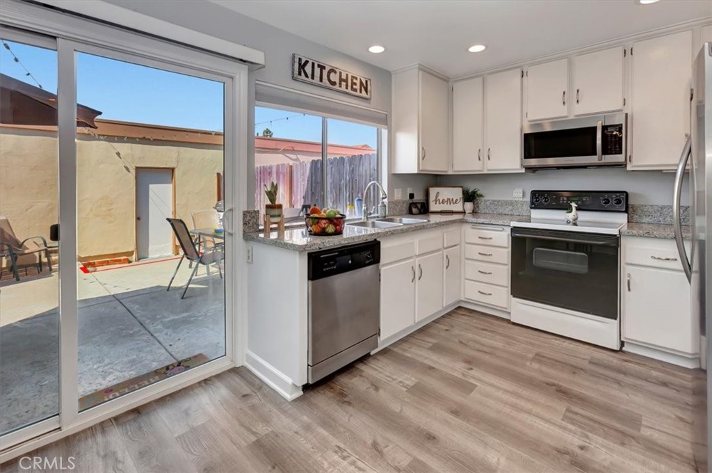 MLS #OC25182044 image #2