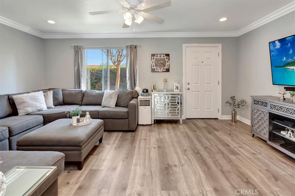 MLS #OC25182044 image #4