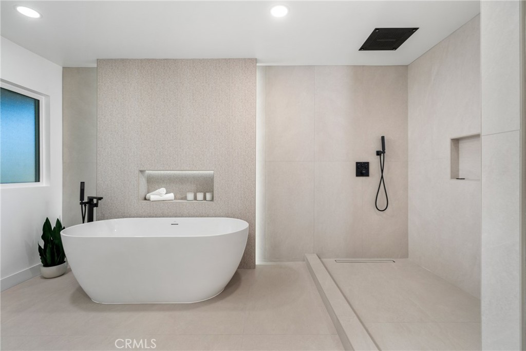 MLS #OC25182071 image #30