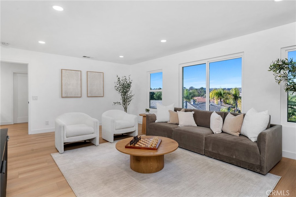 MLS #OC25182071 image #33