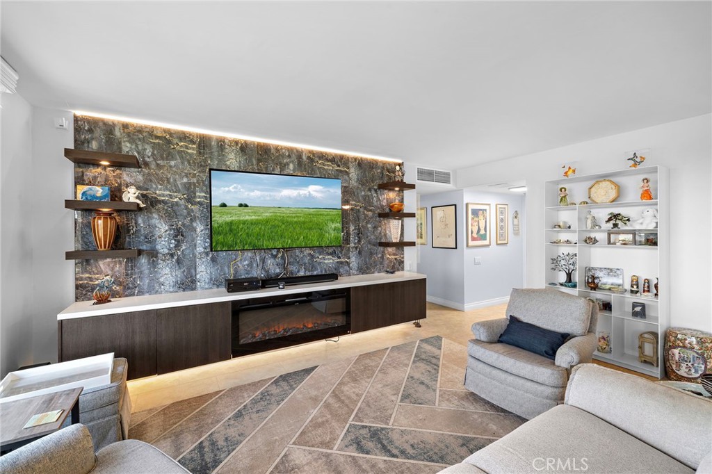 MLS #OC25182261 image #1