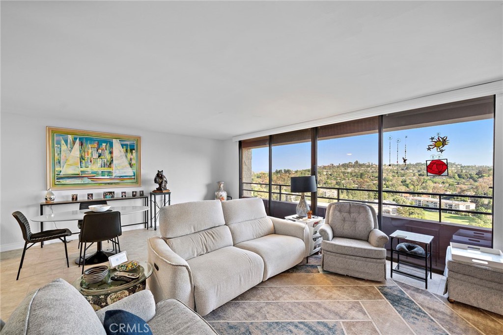 MLS #OC25182261 image #2