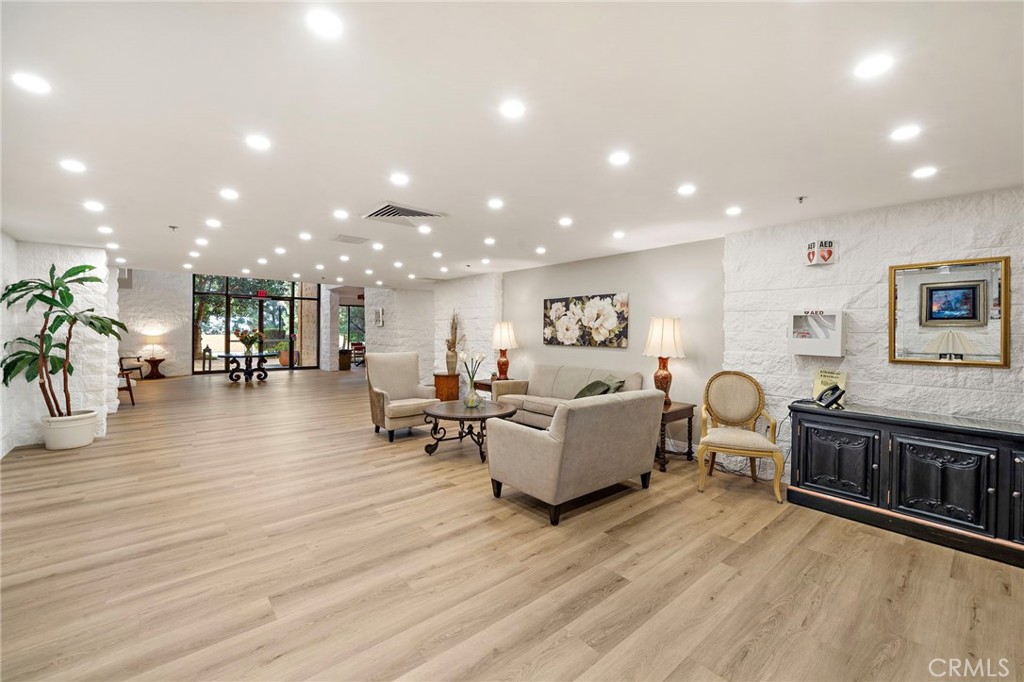 MLS #OC25182261 image #31