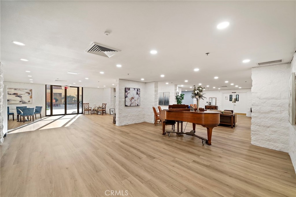 MLS #OC25182261 image #32