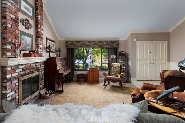 MLS #OC25182290 image #15