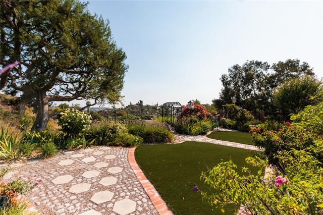 MLS #OC25182290 image #30