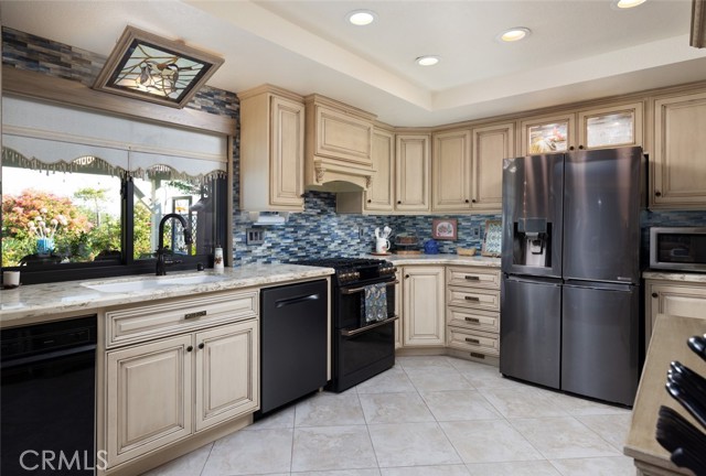 MLS #OC25182290 image #5