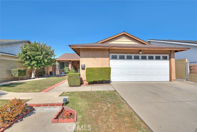 MLS #OC25182386 image #1