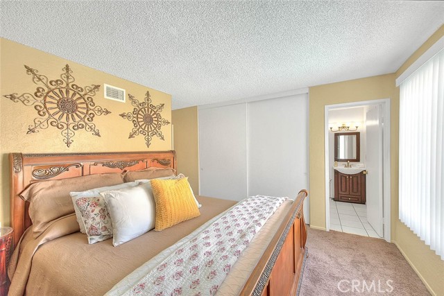 MLS #OC25182386 image #31