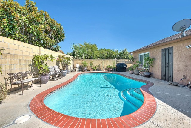 MLS #OC25182386 image #7