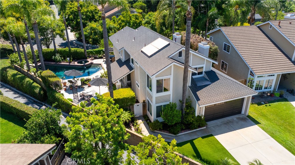 MLS #OC25182616 image #1