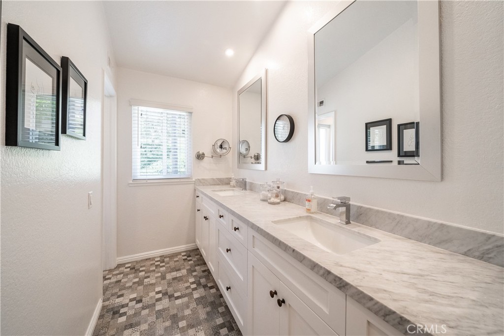 MLS #OC25182616 image #27