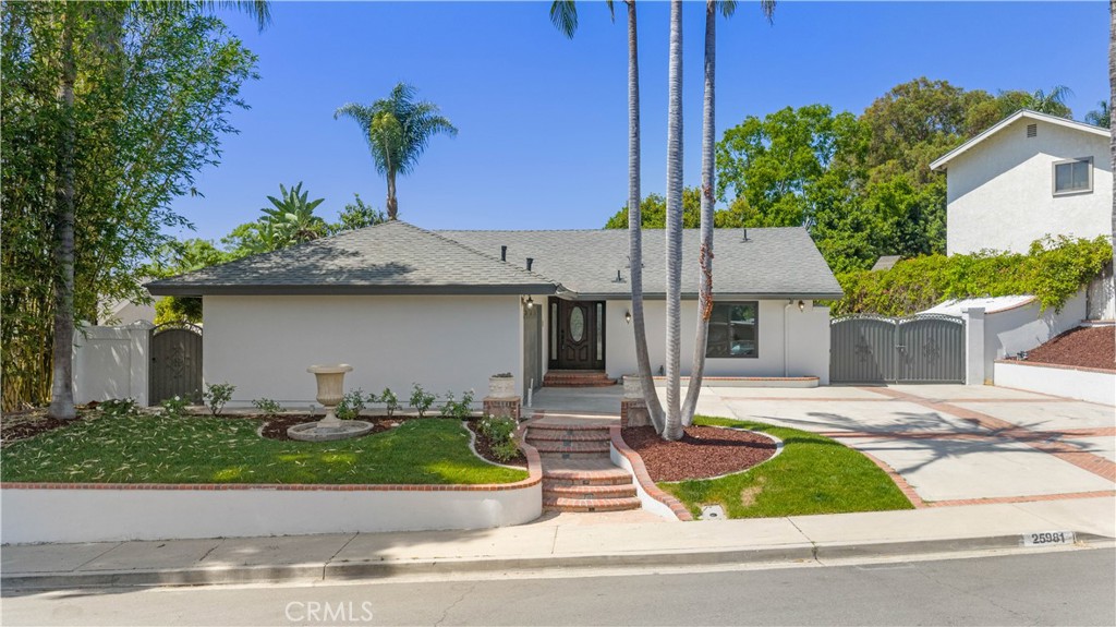 MLS #OC25182637 image #1