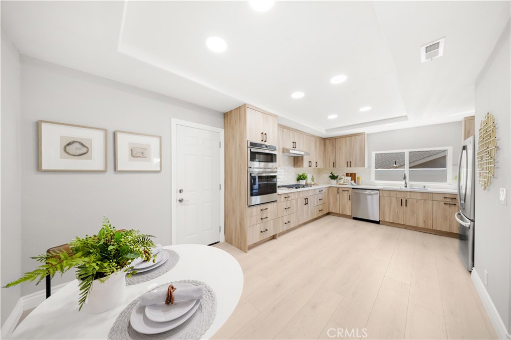 MLS #OC25182637 image #15