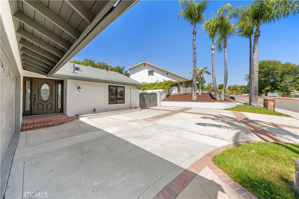 MLS #OC25182637 image #2