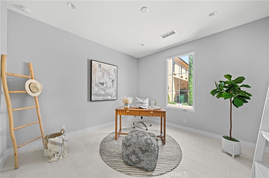 MLS #OC25182658 image #2