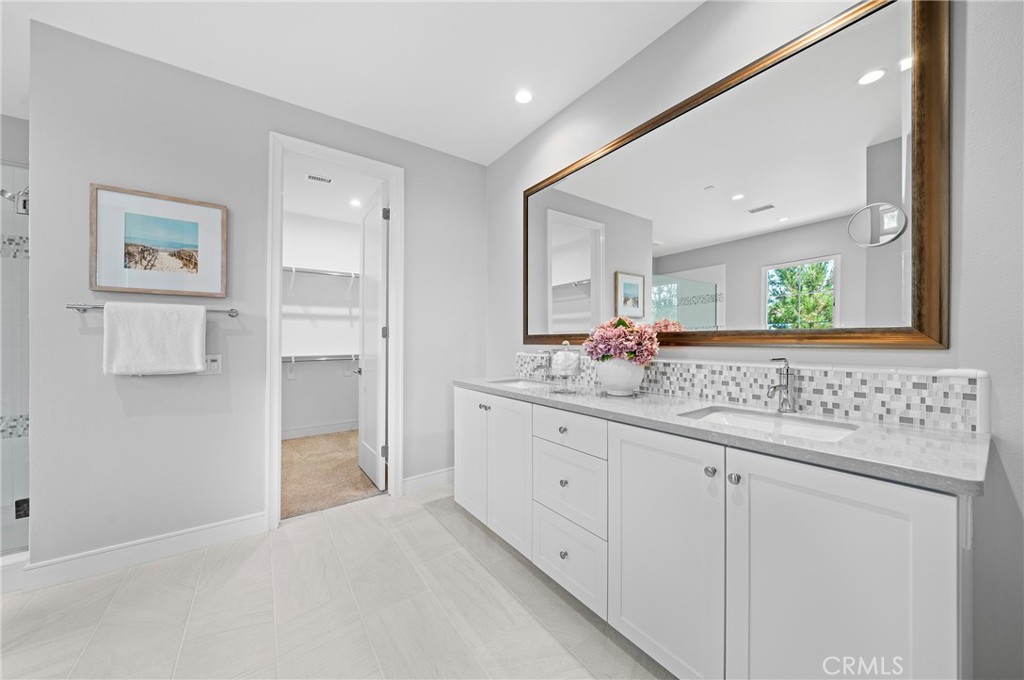 MLS #OC25182658 image #24