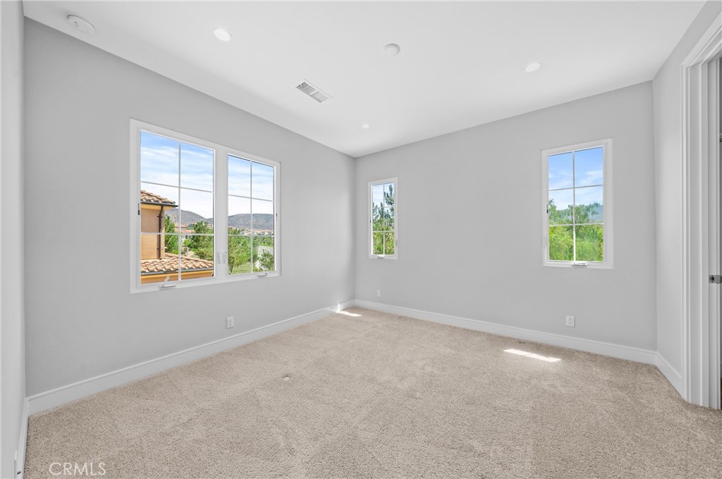 MLS #OC25182658 image #32