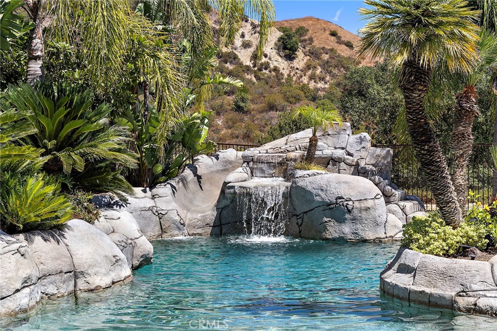 MLS #OC25182725 image #16