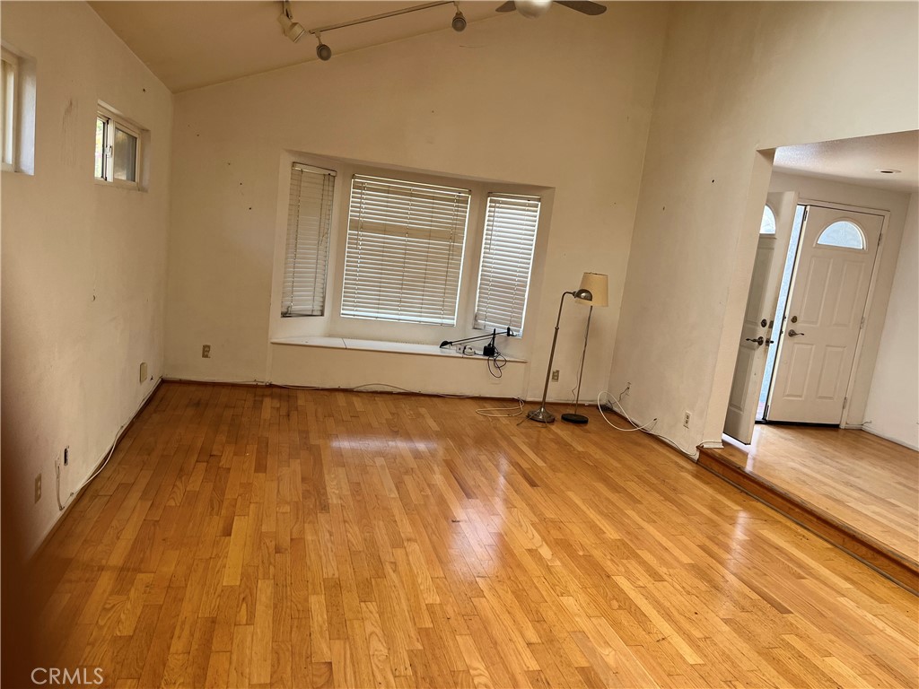 MLS #OC25182739 image #2