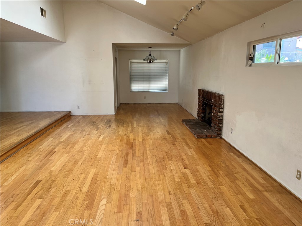 MLS #OC25182739 image #22