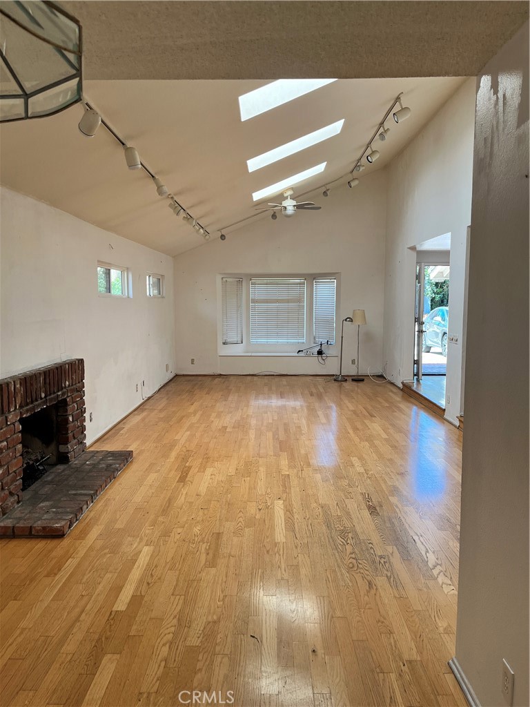 MLS #OC25182739 image #23