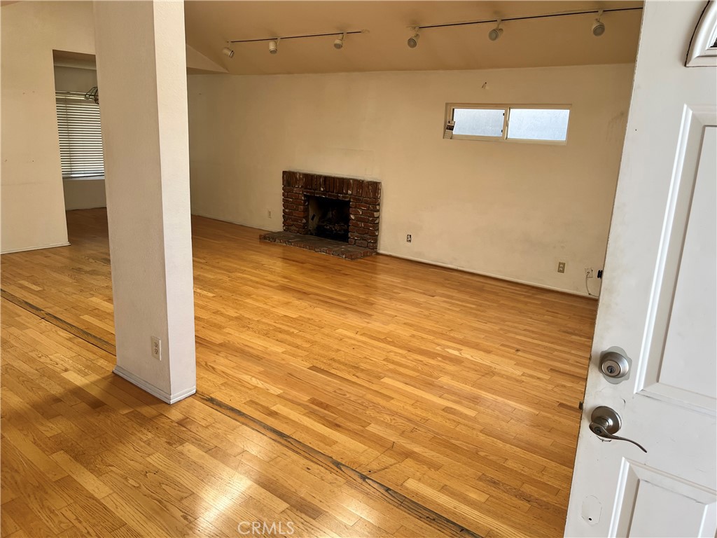 MLS #OC25182739 image #3