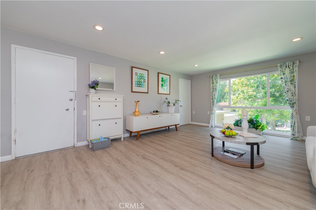 MLS #OC25182948 image #1