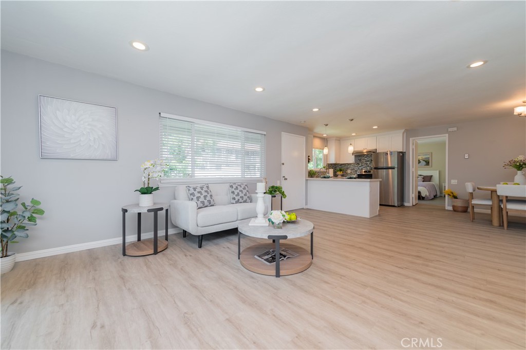 MLS #OC25182948 image #3