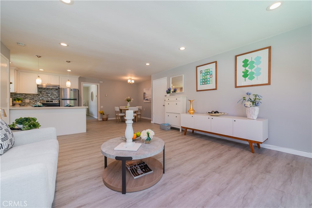 MLS #OC25182948 image #4