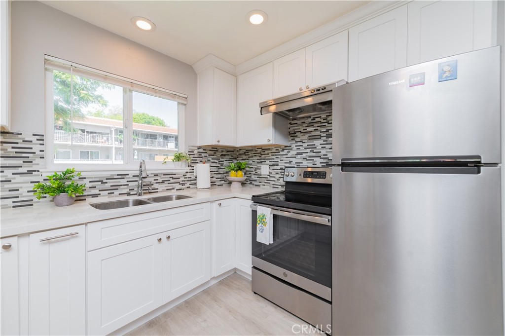 MLS #OC25182948 image #9