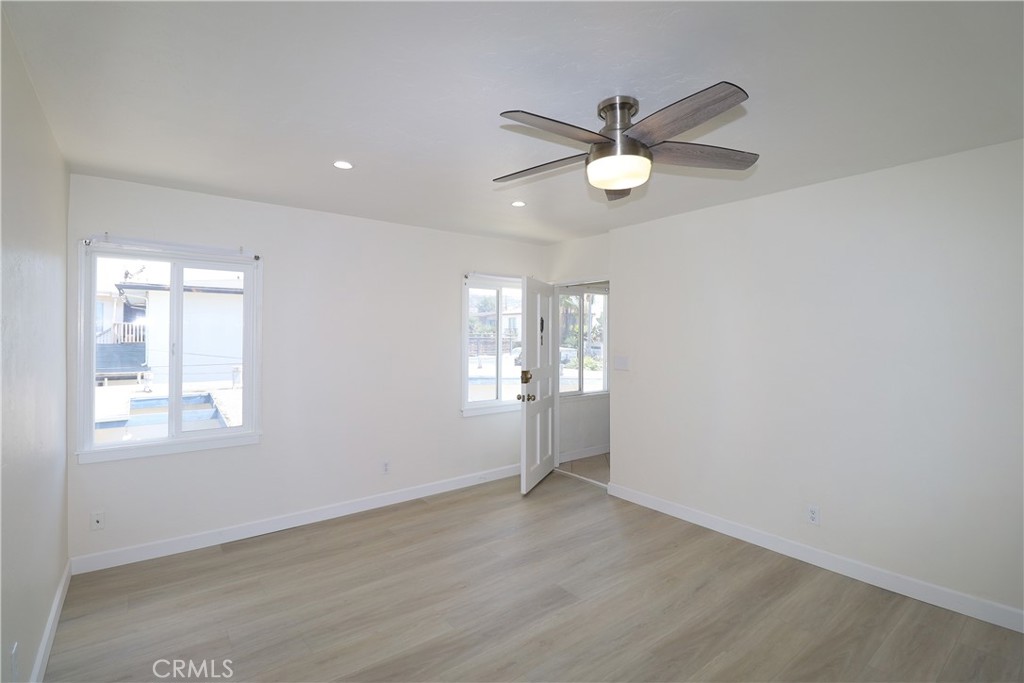 MLS #OC25182995 image #9