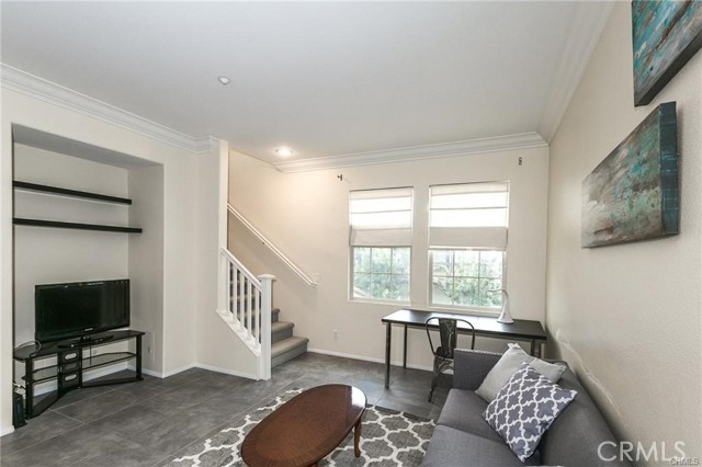 MLS #OC25183087 image #1