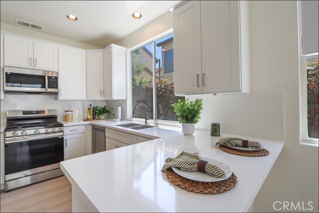 MLS #OC25183212 image #9