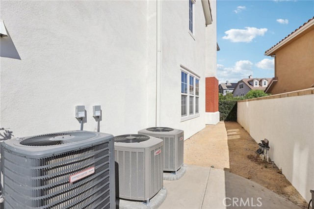 MLS #OC25183297 image #41