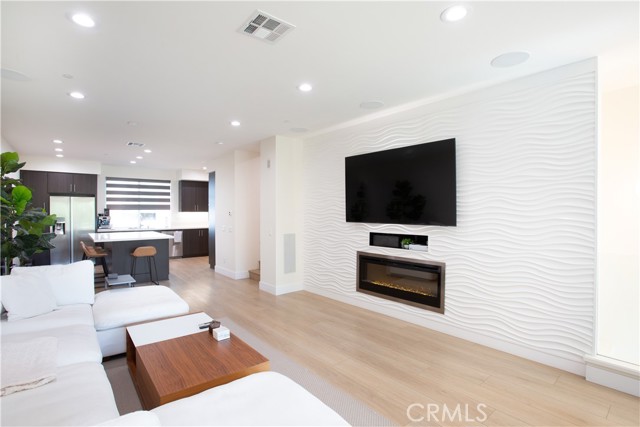 MLS #OC25183304 image #3
