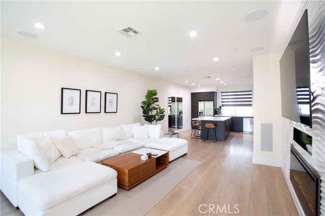 MLS #OC25183304 image #4