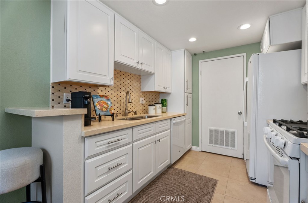 MLS #OC25183334 image #5