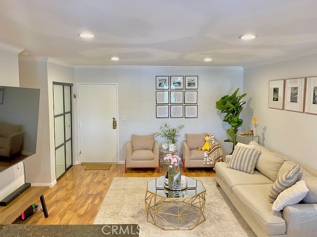 MLS #OC25183700 image #1