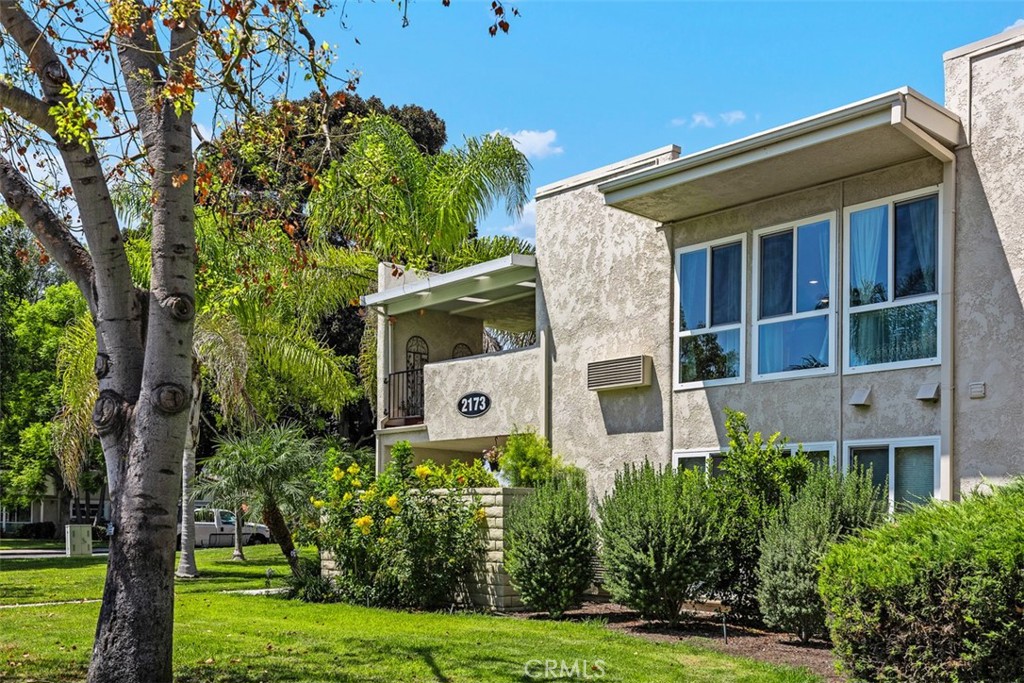 MLS #OC25183941 image #1