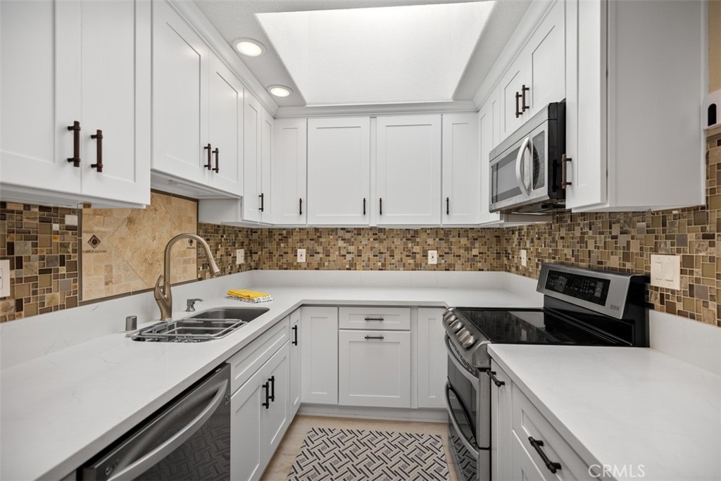 MLS #OC25183941 image #15