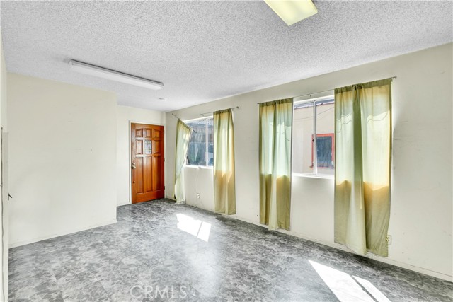 MLS #OC25184393 image #32