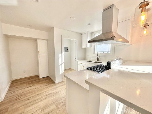 MLS #OC25184435 image #1