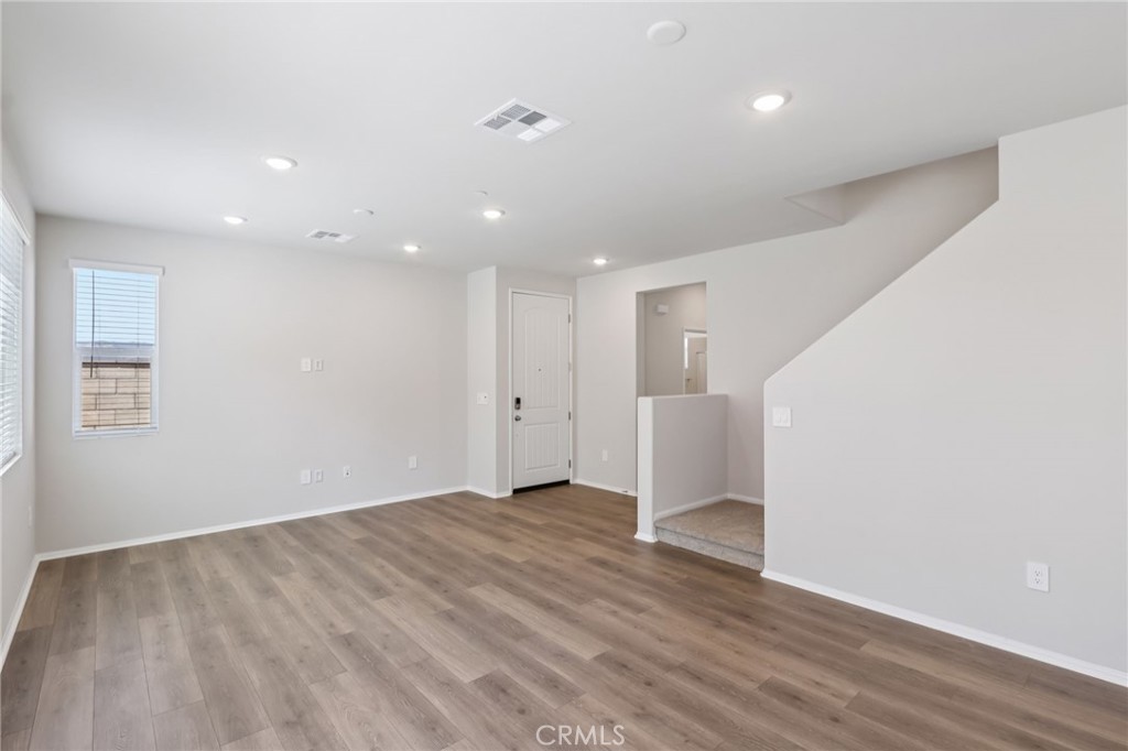 MLS #OC25184550 image #5