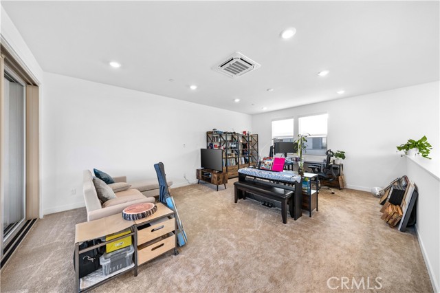 MLS #OC25185161 image #16